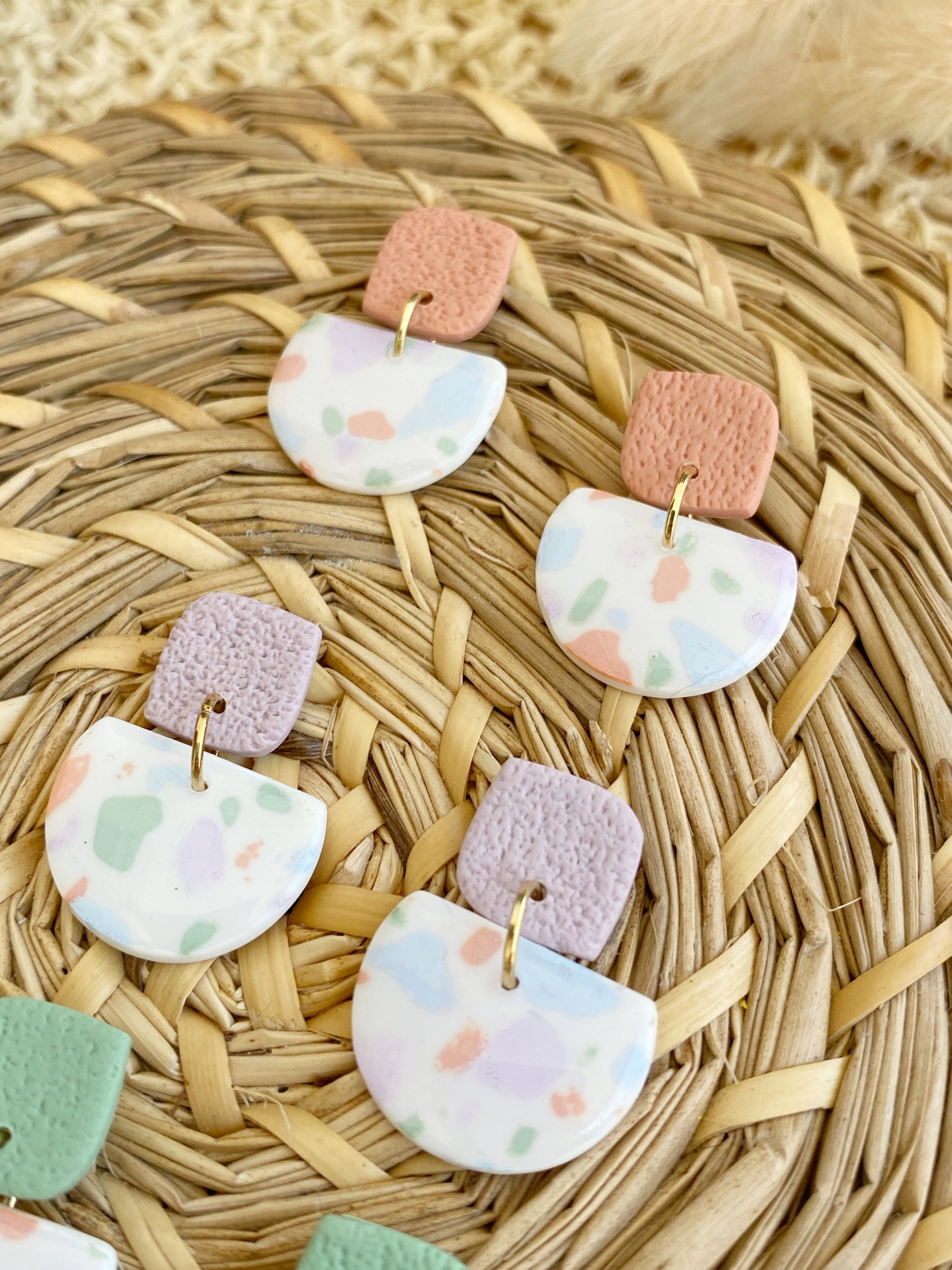 Pendientes de arcilla polimérica estilo terrazzo - joyería artesanal