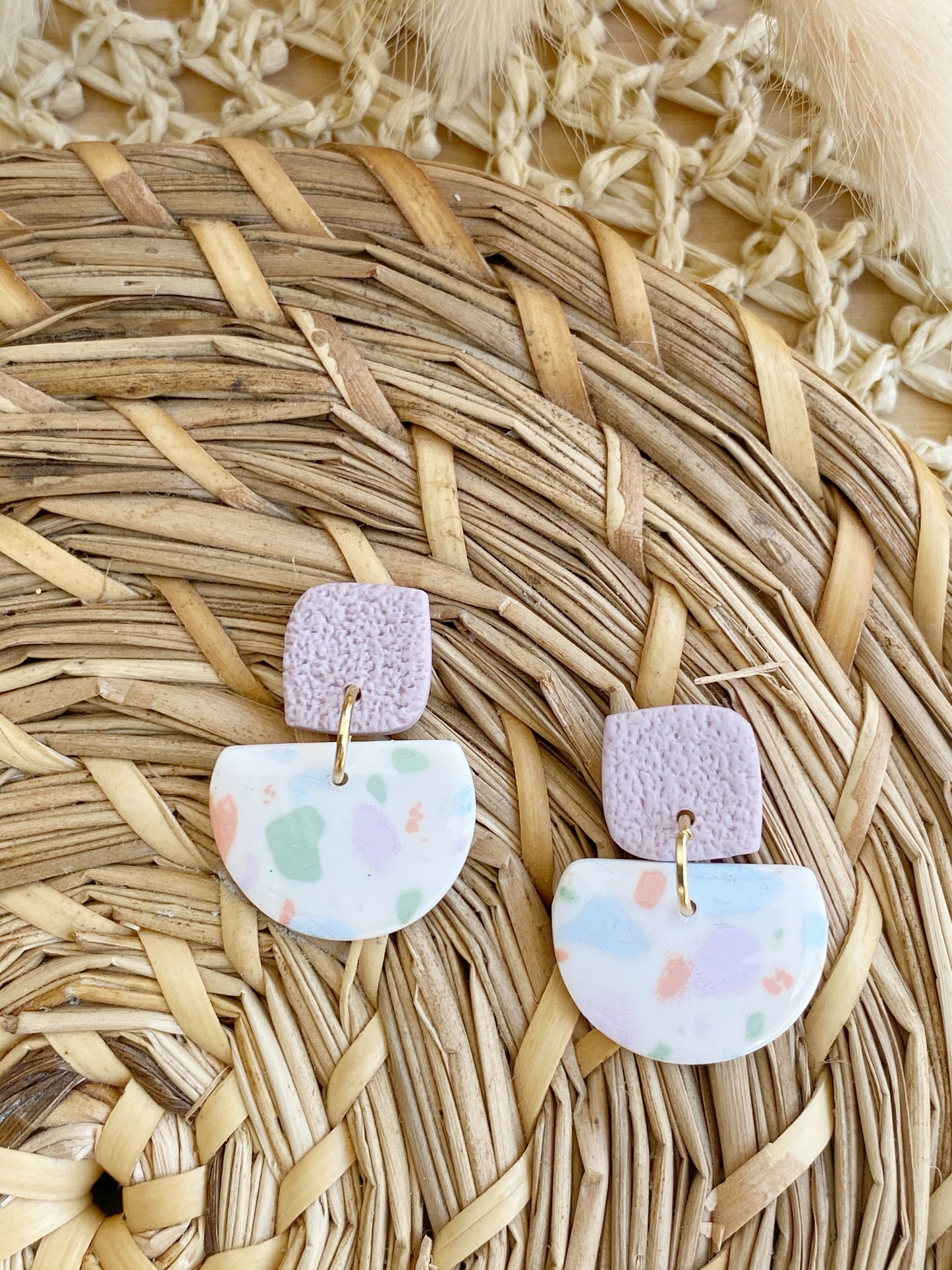 Pendientes artesanales de arcilla polimérica diseño terrazzo multicolor
