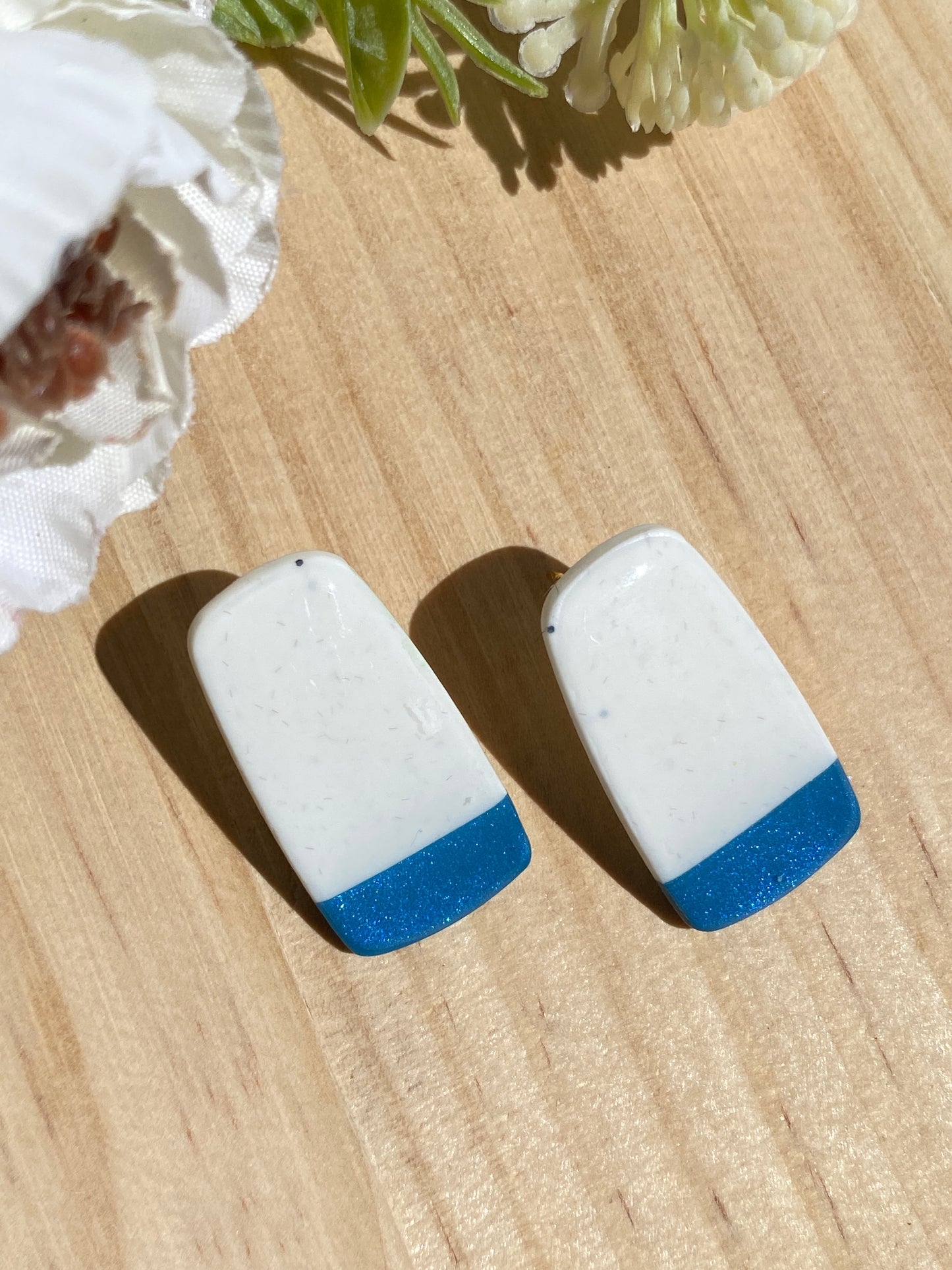 Pendientes trapecio arcilla polimérica azul marino con brillo de mica – Kitxeti