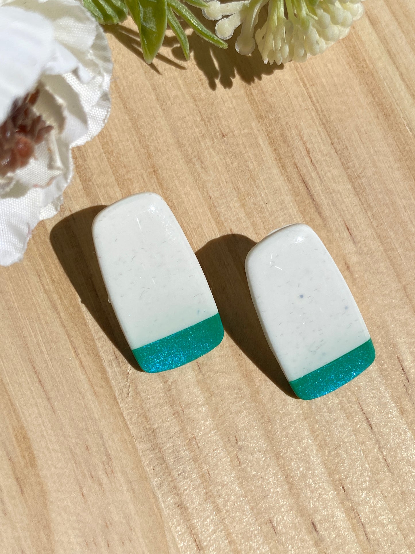 Pendientes trapecio arcilla polimérica verde agua con brillo de mica – Kitxeti