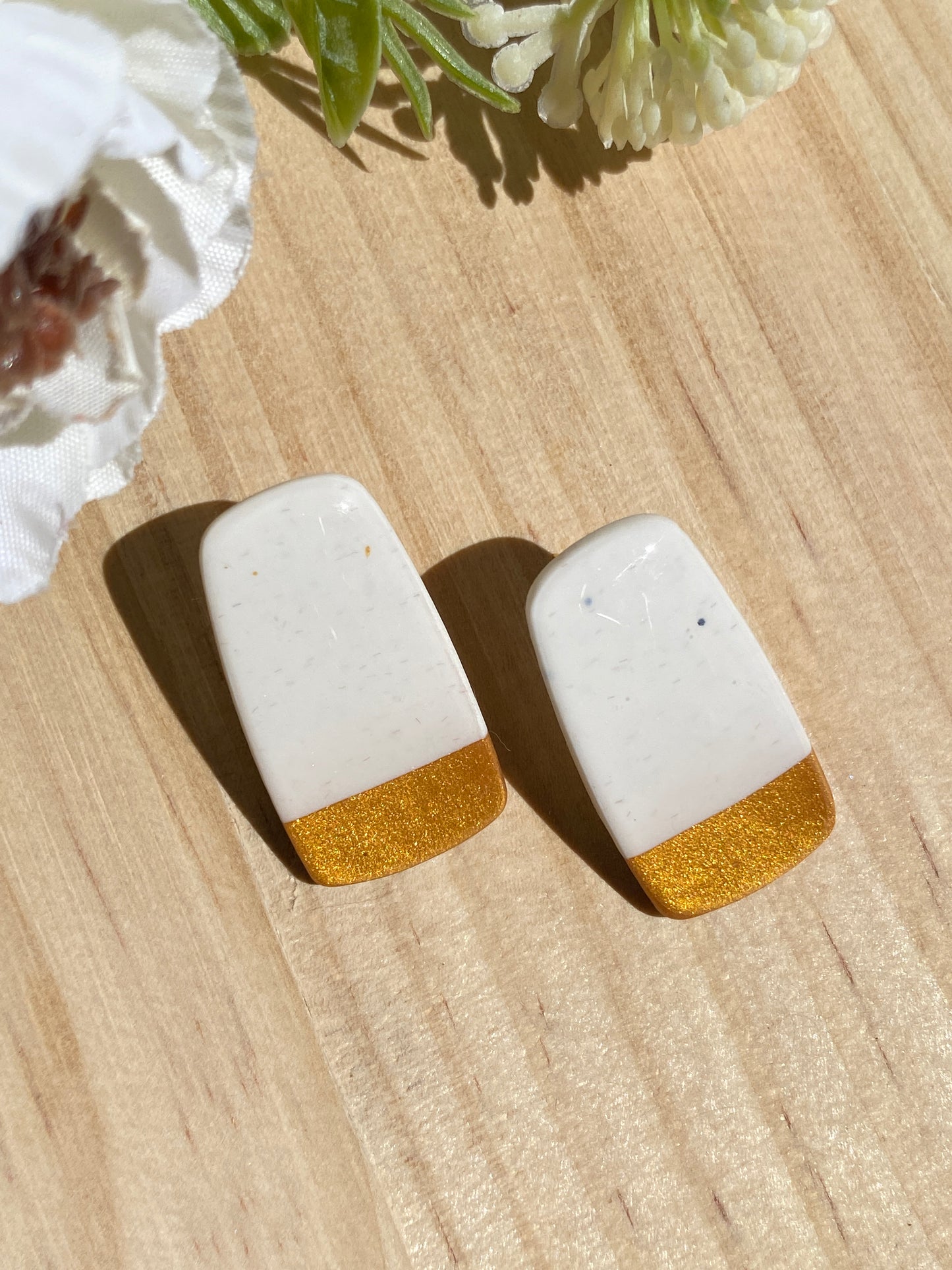 Pendientes trapecio arcilla polimérica dorado con brillo de mica – Kitxeti