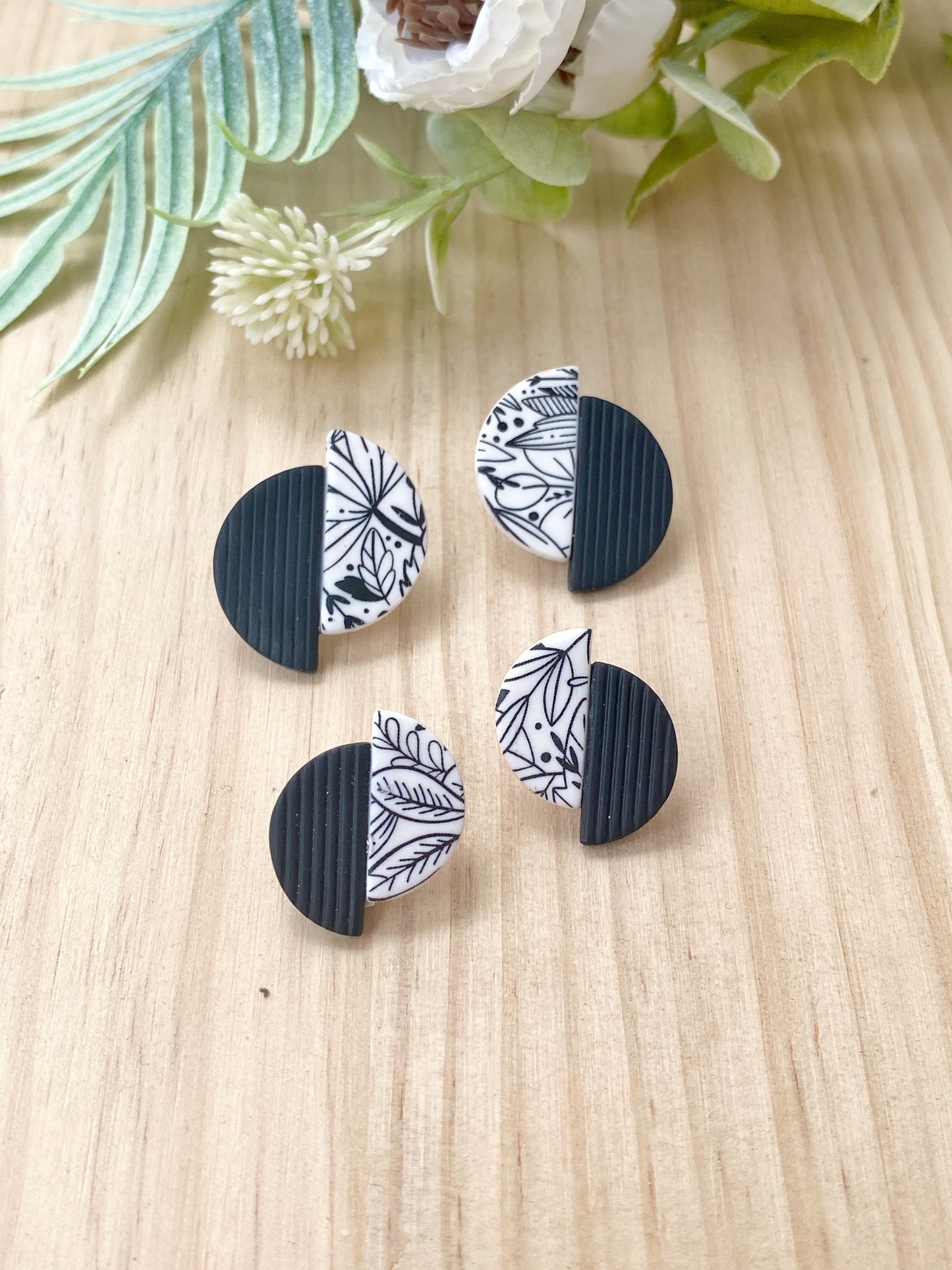 Pendientes geométricos de arcilla polimérica – Semicírculos Botanical beige y negro
