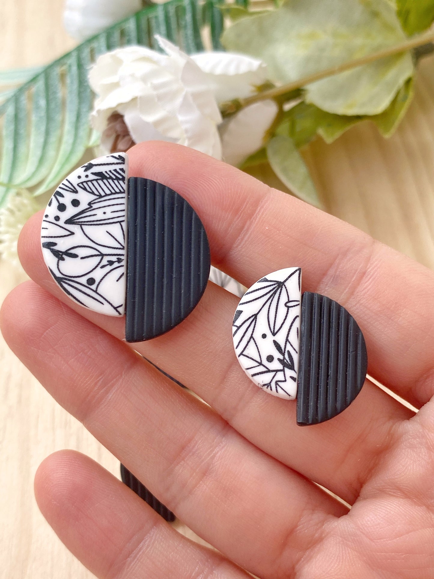 Pendientes geométricos de arcilla polimérica – Semicírculos Botanical beige y negro