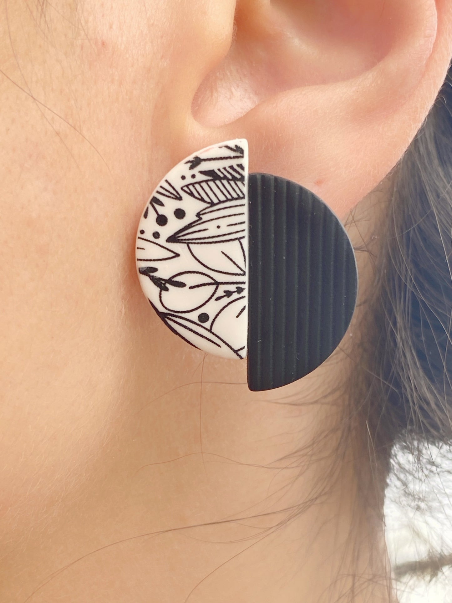Pendientes geométricos de arcilla polimérica – Semicírculos Botanical beige y negro