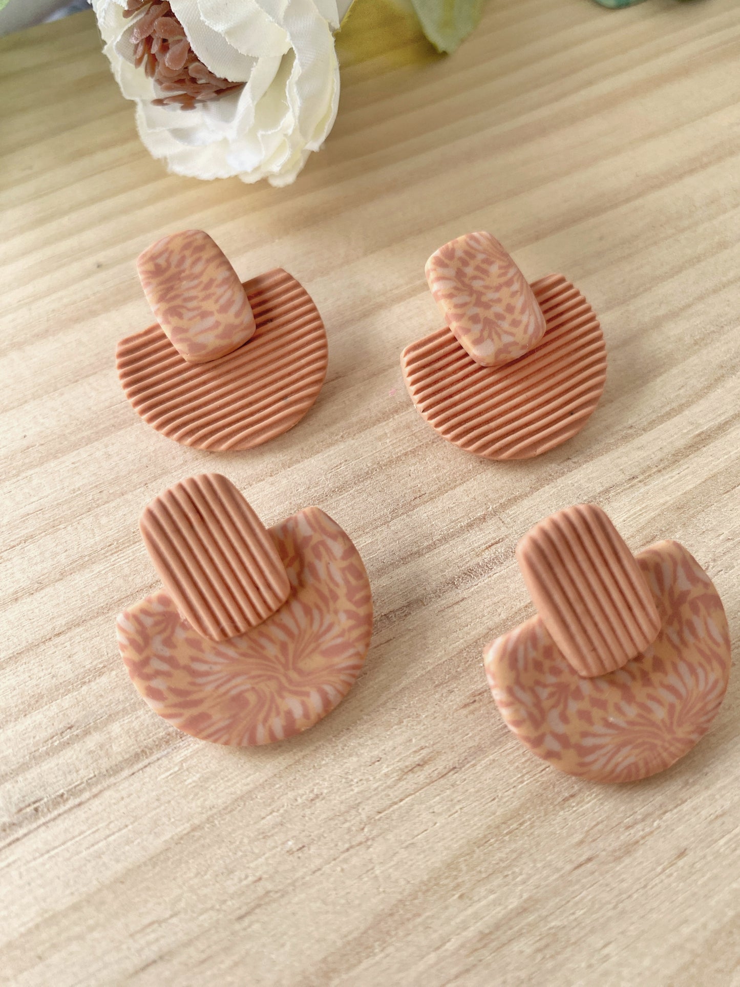 Pendientes geométricos de arcilla polimérica – Cúpula Fabrics terracota