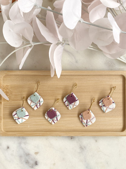 Pendientes de rombos con estampado lineal Crossroads y aro dorado