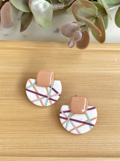 Detalle de pendientes con estampado lineal Crossroads