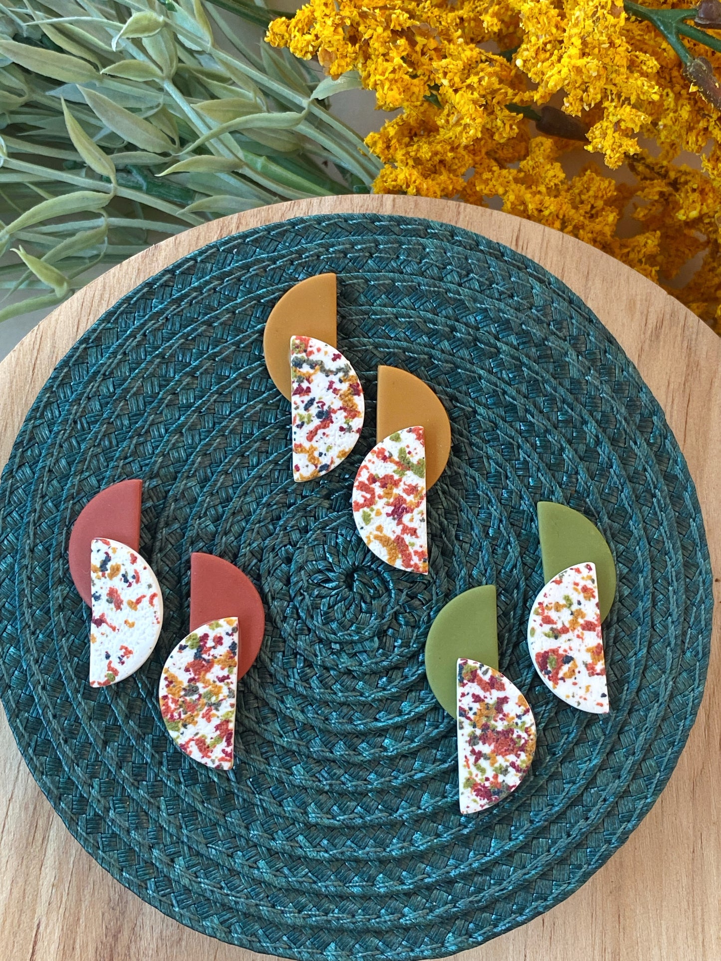 Pendientes de semicírculos superpuestos diseño Confetti Otoño