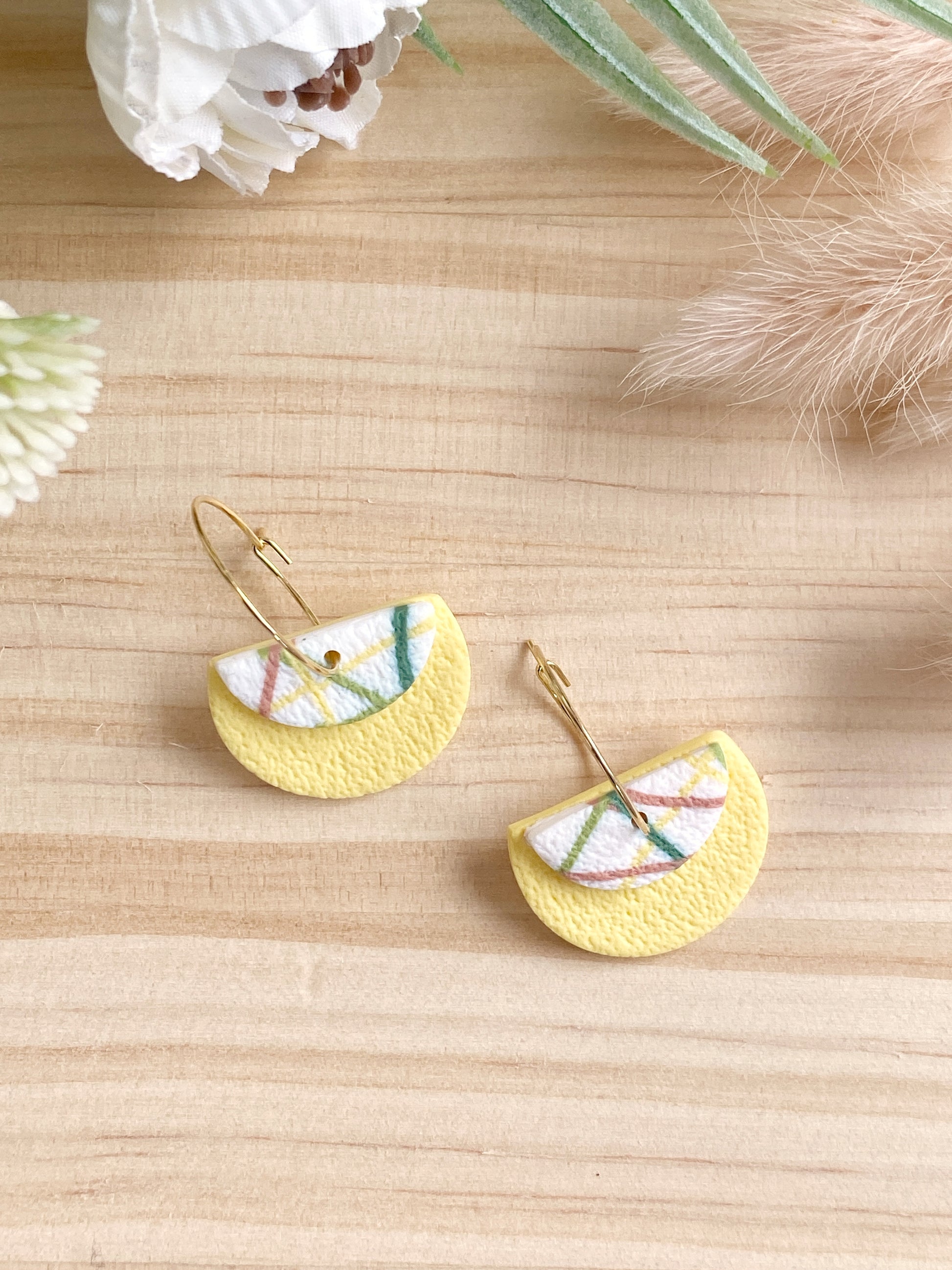 Pendientes artesanales de arcilla polimérica diseño Crossroads