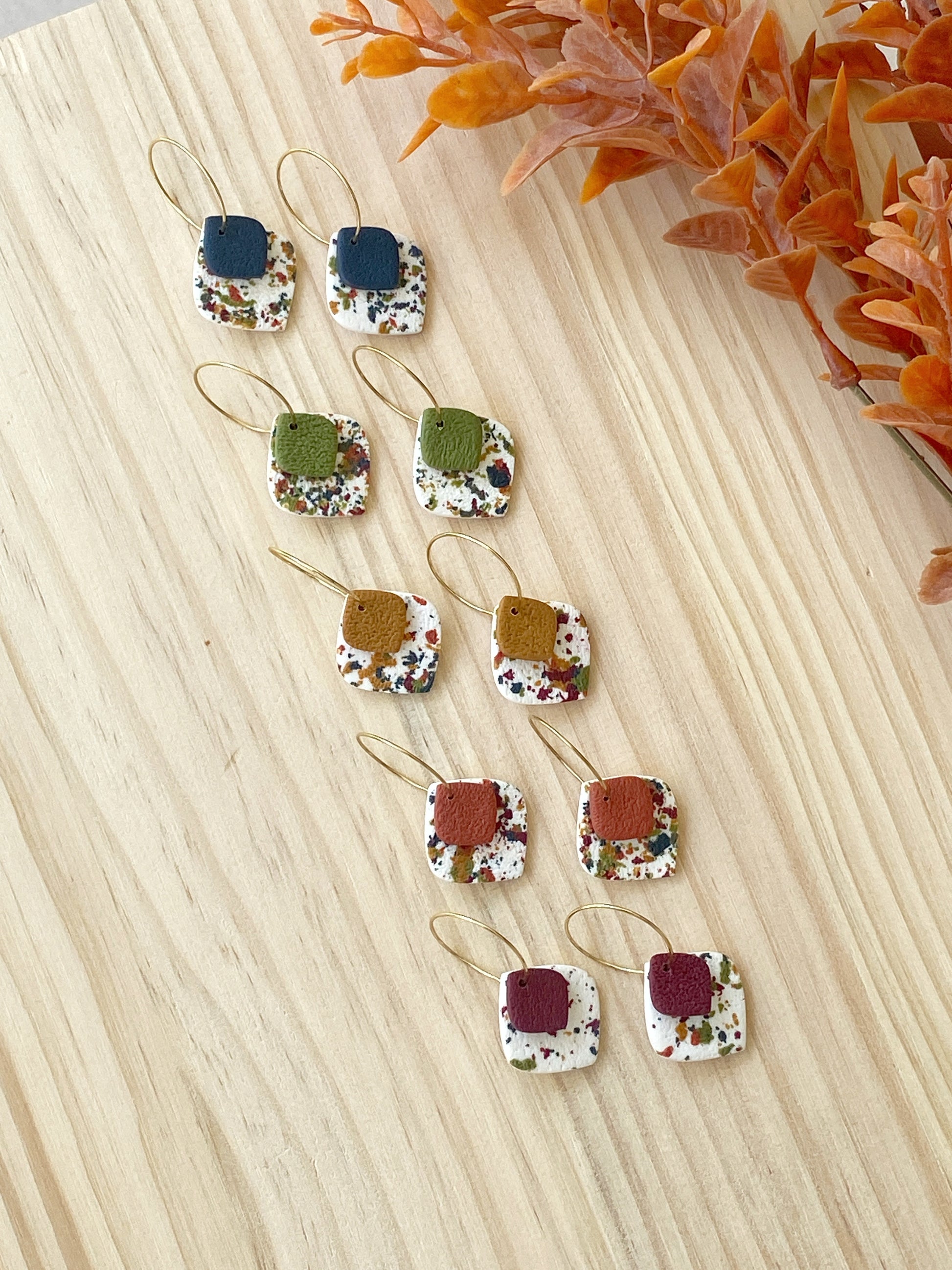 Pendientes de rombos superpuestos con aro dorado Confetti Otoño